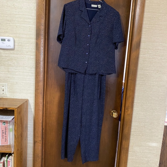 Appleseed's short sleeve blouse with matching pants - Picture 1 of 5